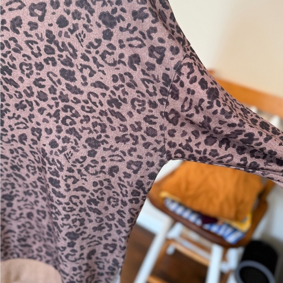 🐆 Leopard Print Pullover Long Sleeve Top, Size Large - Picture 10 of 13